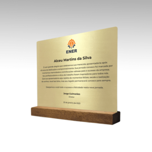 Placa de homenagem com base em madeira